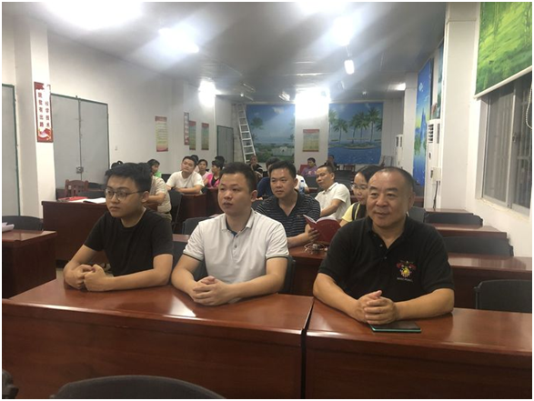 市金控公司組織觀看144期《脫貧致富電視夜?！饭澞? width=